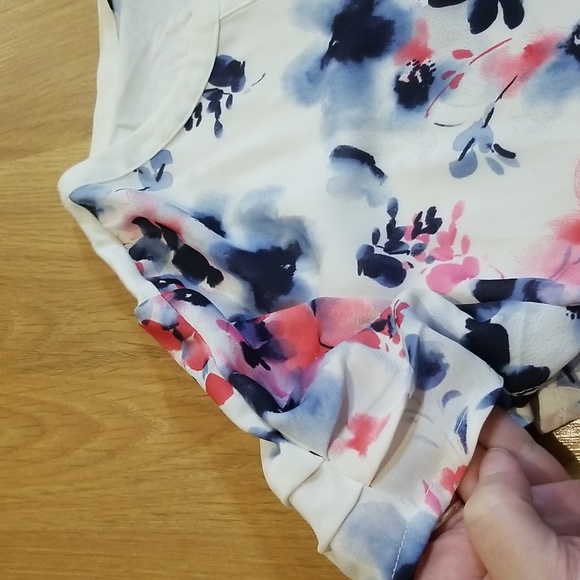 RW&CO white short sleeve floral print blouse small NWT - Picture 6 of 10